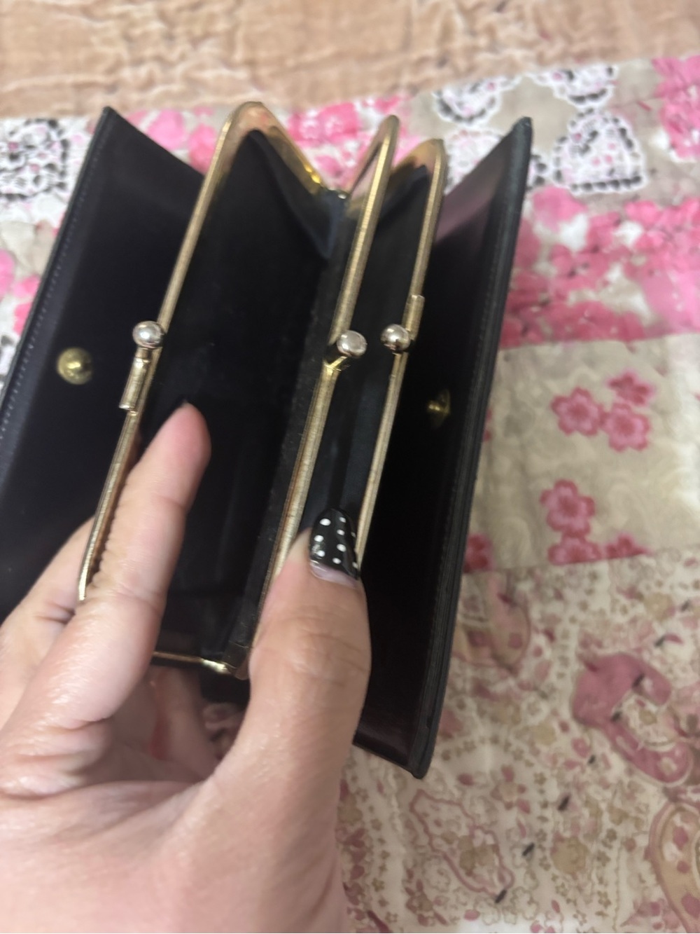 Art Deco - American Vintage Black Leather Wallet with Gold Diamond Accents - Picture 5 of 6